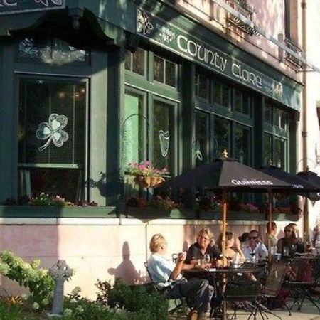 County Clare Inn Milwaukee Exterior foto